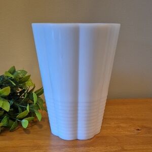 VINTAGE Art Deco Style Heavy Scalloped Rim White Milk Glass Ribbed Vase